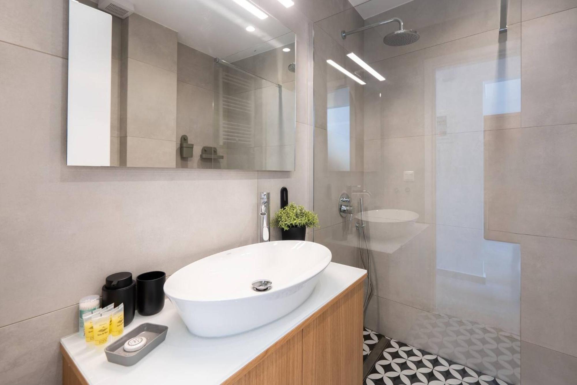 Apartment 2br-magic Terrace Delight *